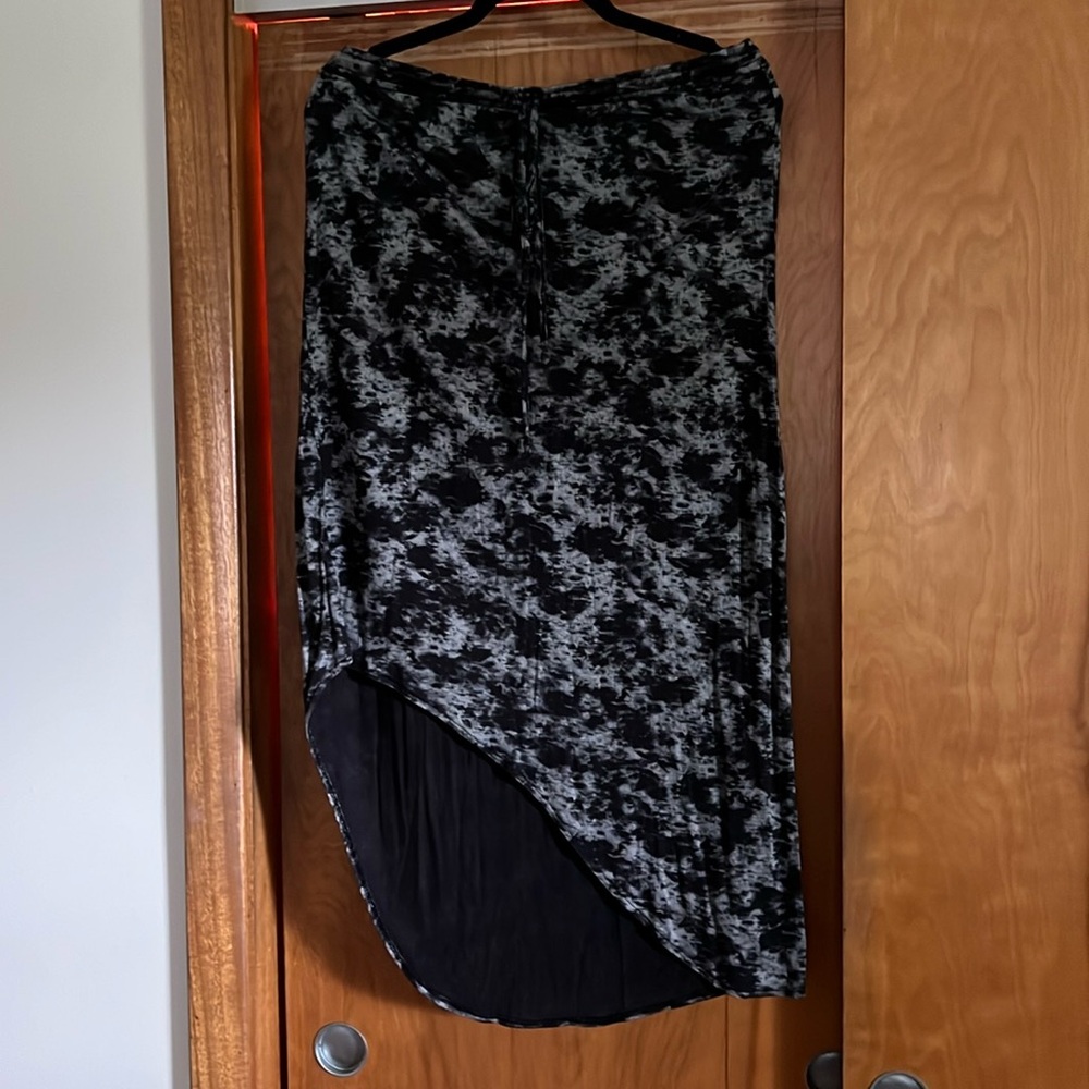 Black and grey DKNY size M skirt.
